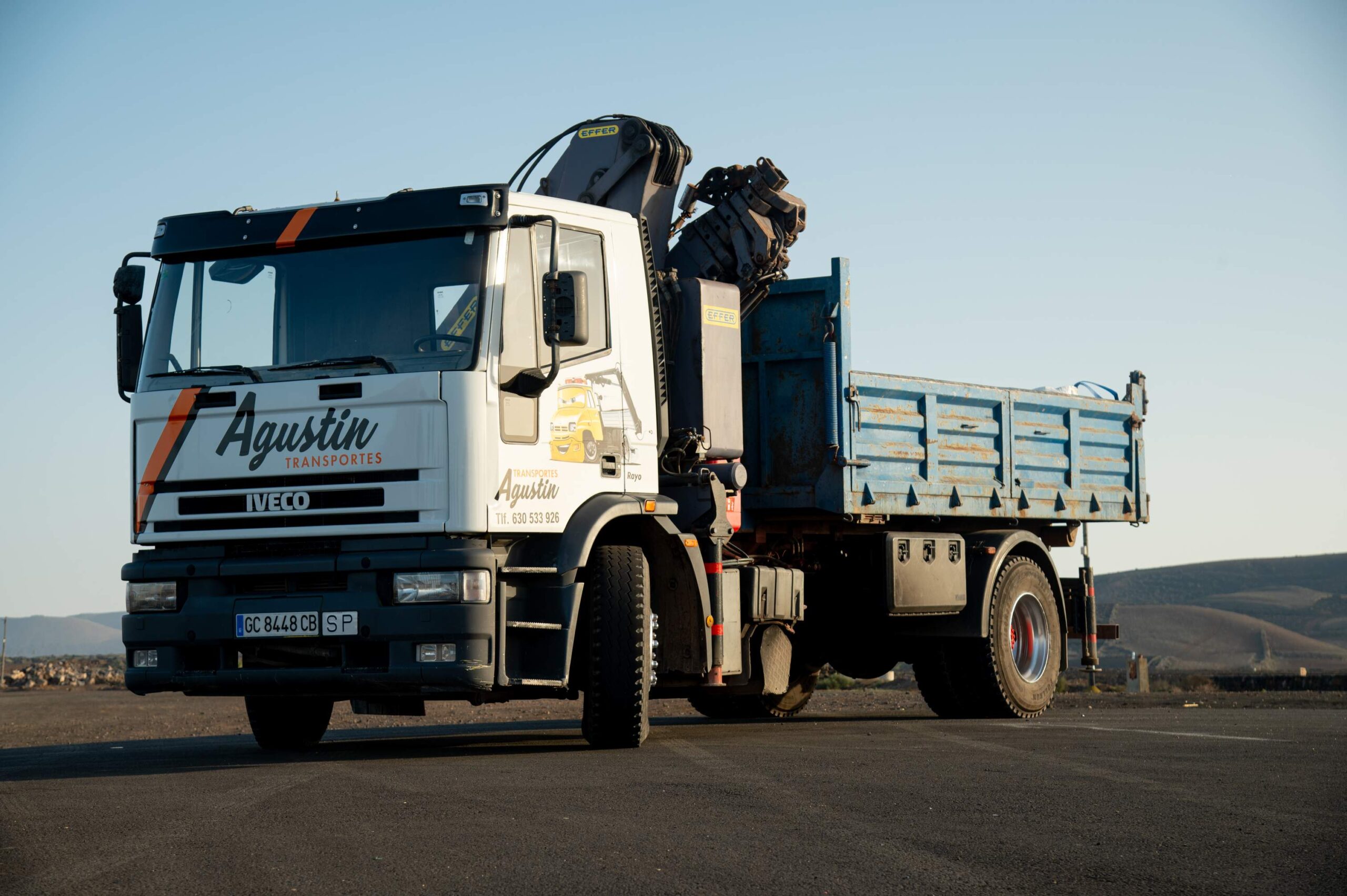 Transportes con grúa y bandeja en Lanzarote